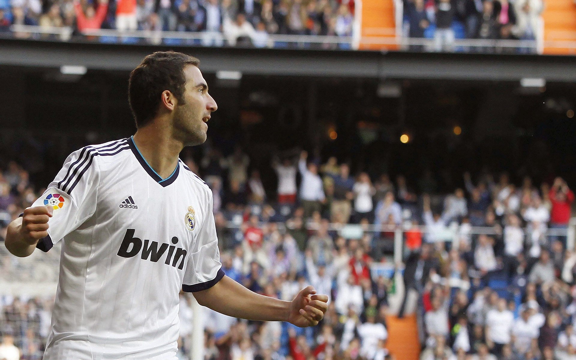 “胡利安·门德斯的全能能力，帮助美洲狮队攻占更高峰”